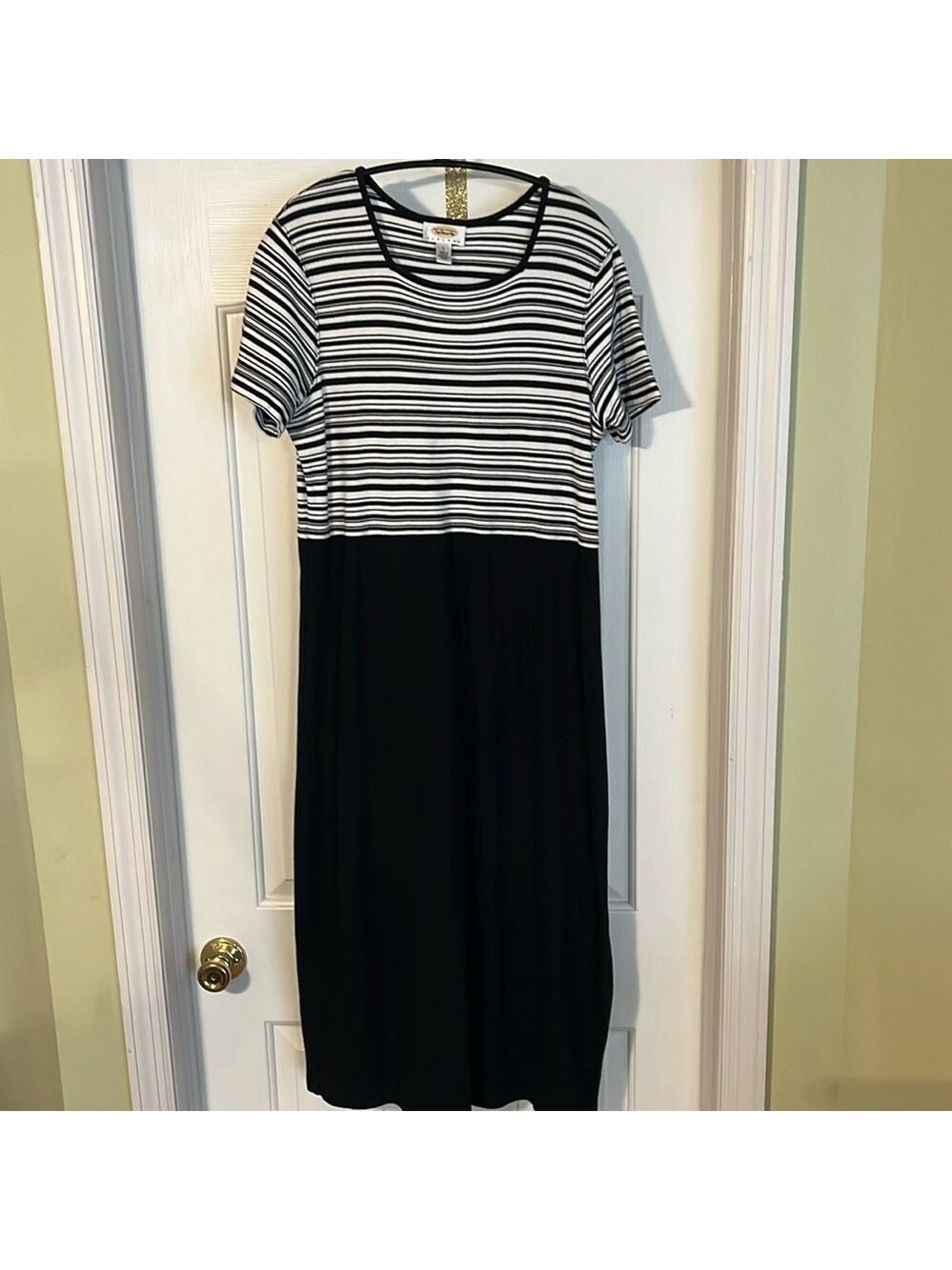 Talbots petites knit dress size L,  navy and white  good condition.